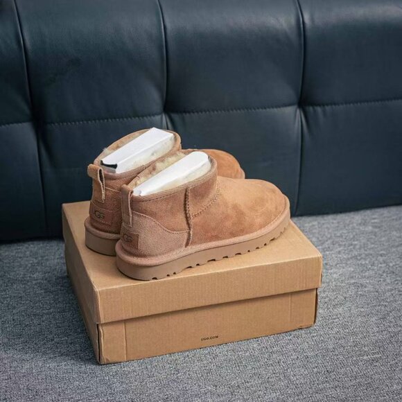 UGG Tan Platform Shoes - Picture 4 of 9